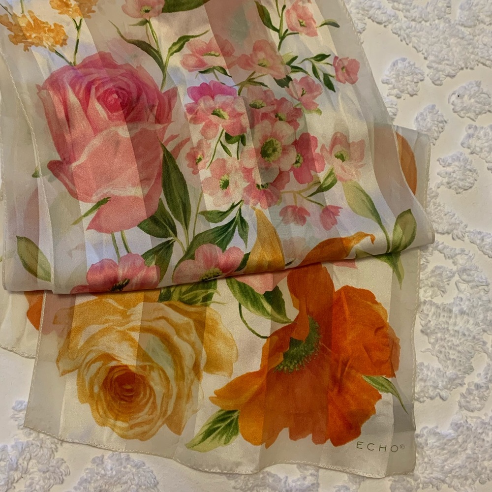 Stunning ECHO silk scarf - Picture 3 of 5